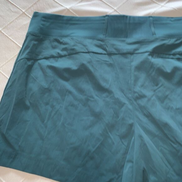 Athleta Trekkie North Short Teal Blue Green - Picture 10 of 13